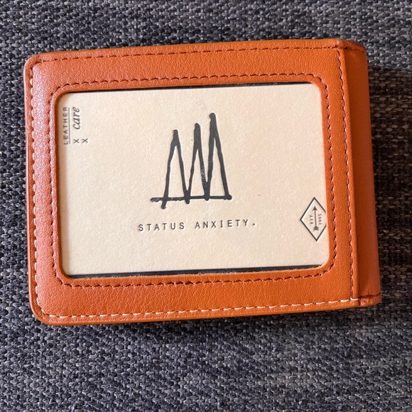 Ethan Leather Wallet with Magnet Cash
Grabber - Picture 4 of 9
